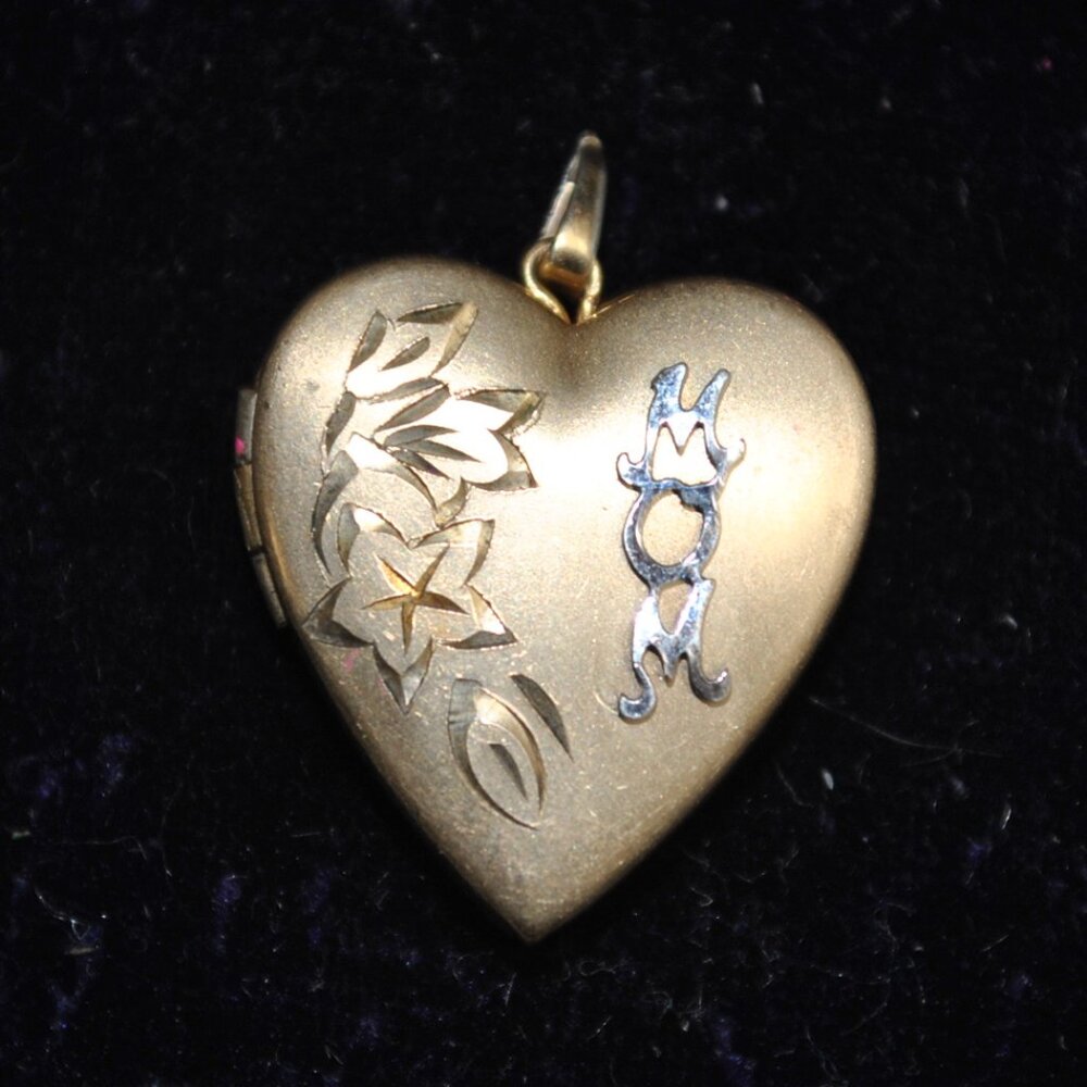 Vintage 1/20 14k GF "Mom" Heart Locket Pendant